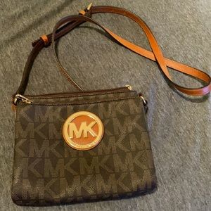 Very gently used Michael Kors satchel.